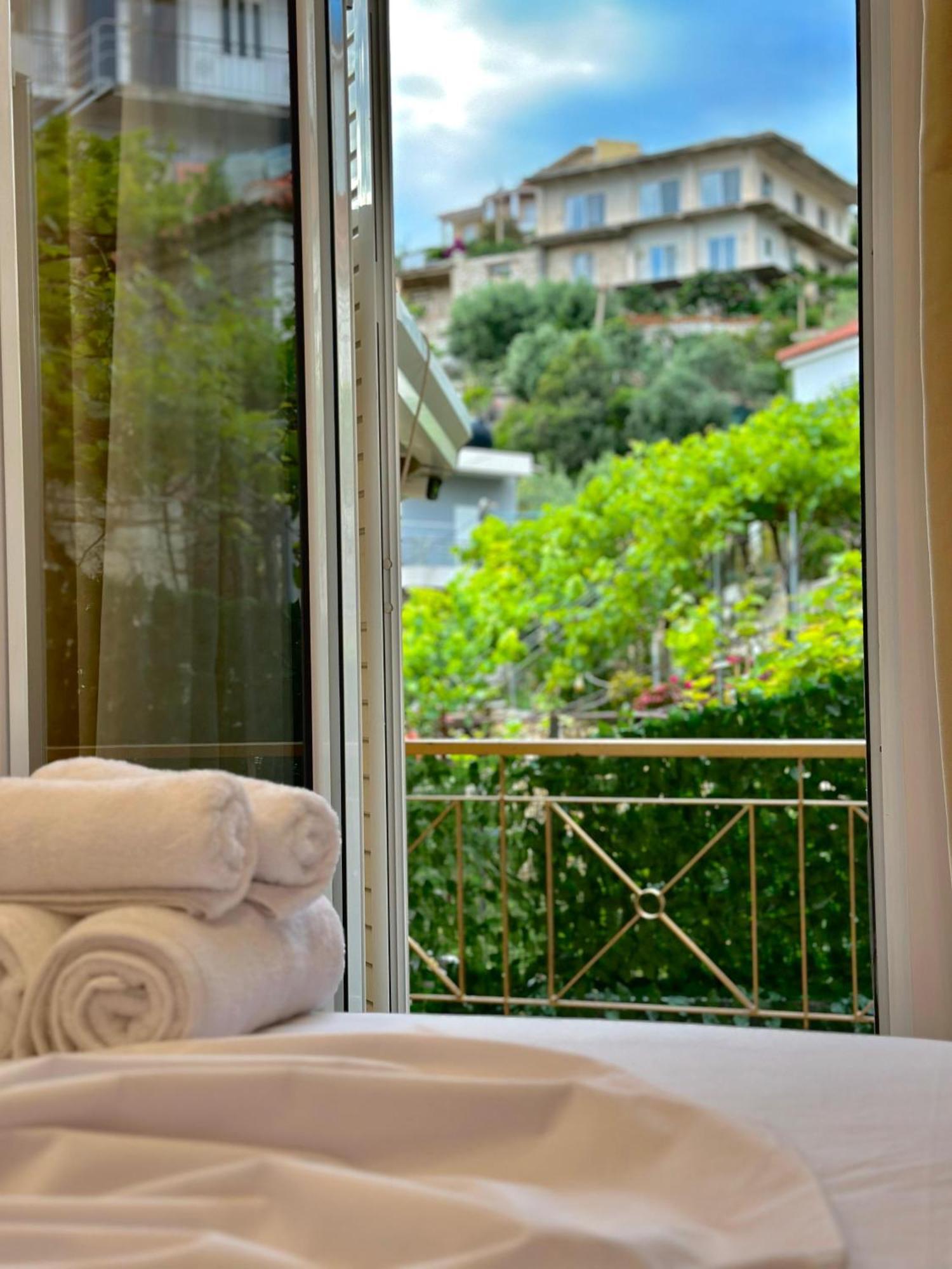 Lido Apartments Himare Ngoại thất bức ảnh